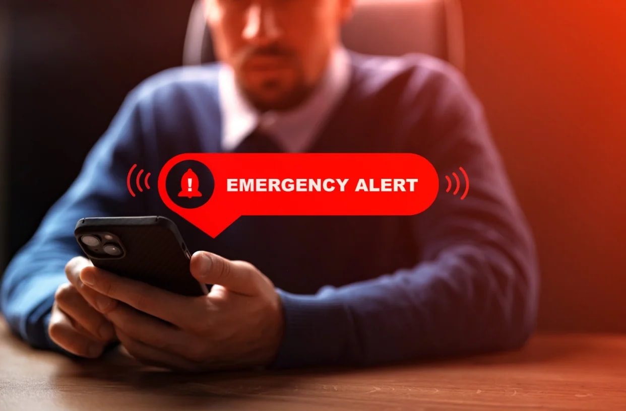 A phone showing an emergency alert banner.